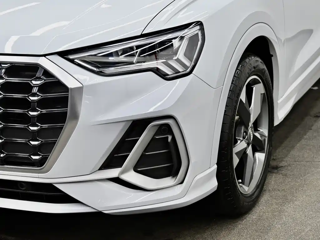 Audi Q3 2019 — фото 26