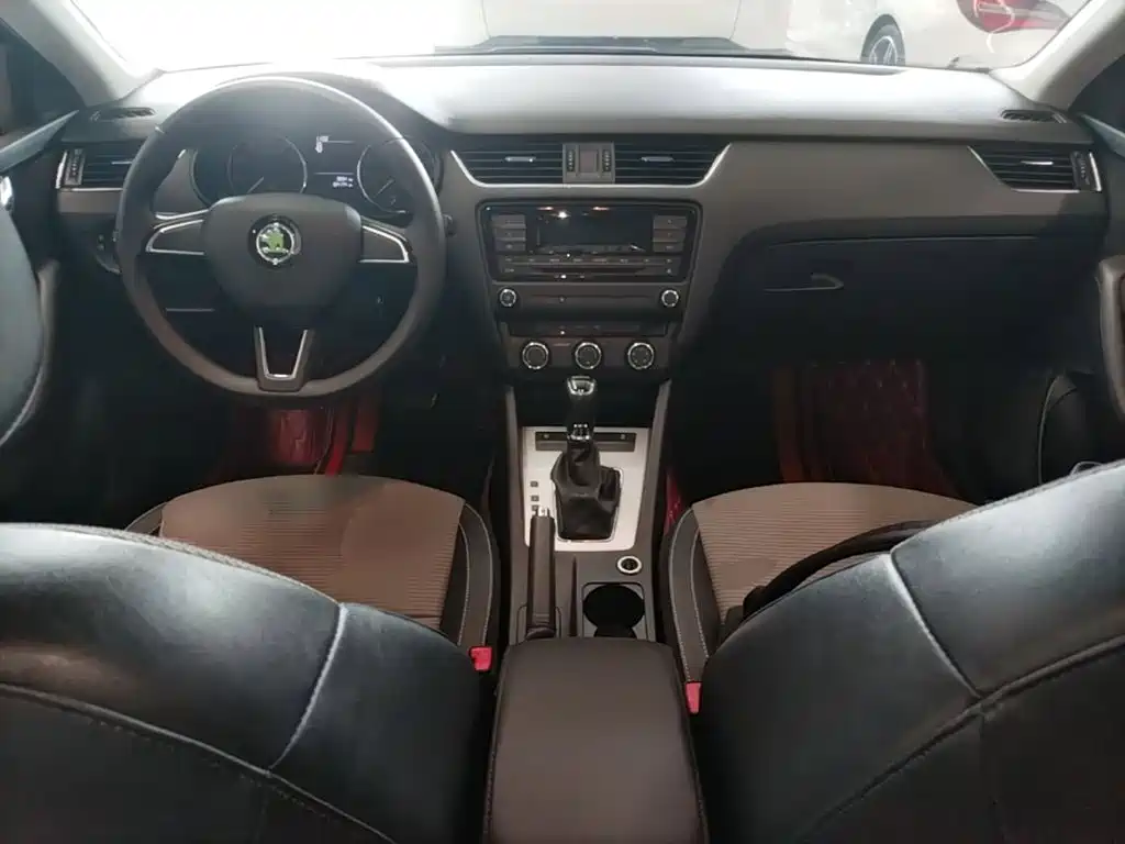 Skoda Octavia 2016 — фото 10