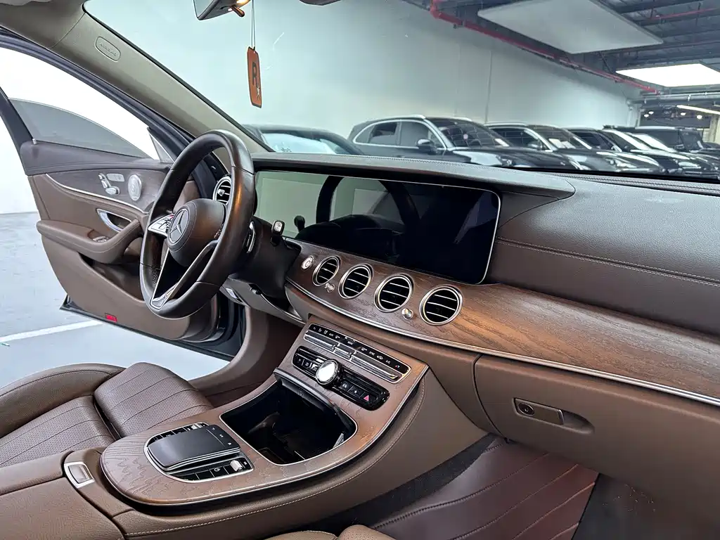 Mercedes-Benz E-Class 2021 — фото 17