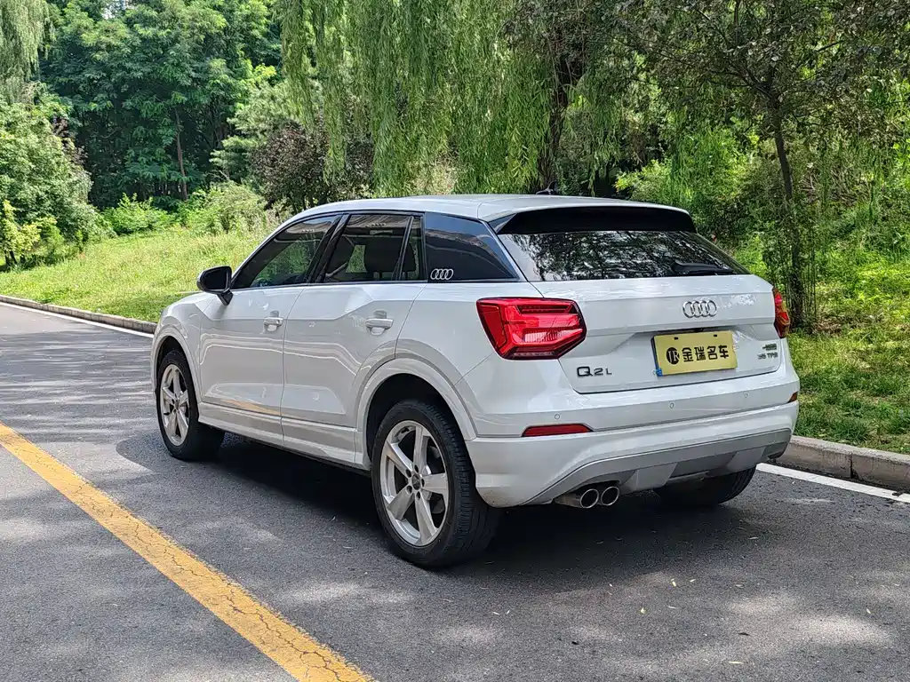 Audi Q2L 2018 — фото 12