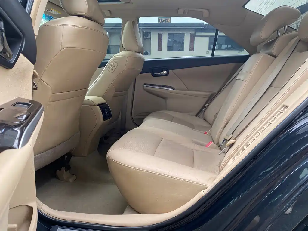 Toyota Camry 2014 — фото 10