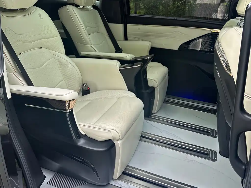 GAC Motor Trumpchi M8 2023 — фото 7