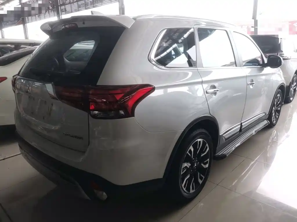 Mitsubishi Outlander 2020 — фото 7