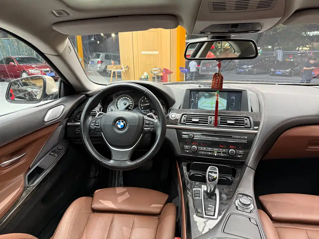BMW 6 Series 2012 — фото 18