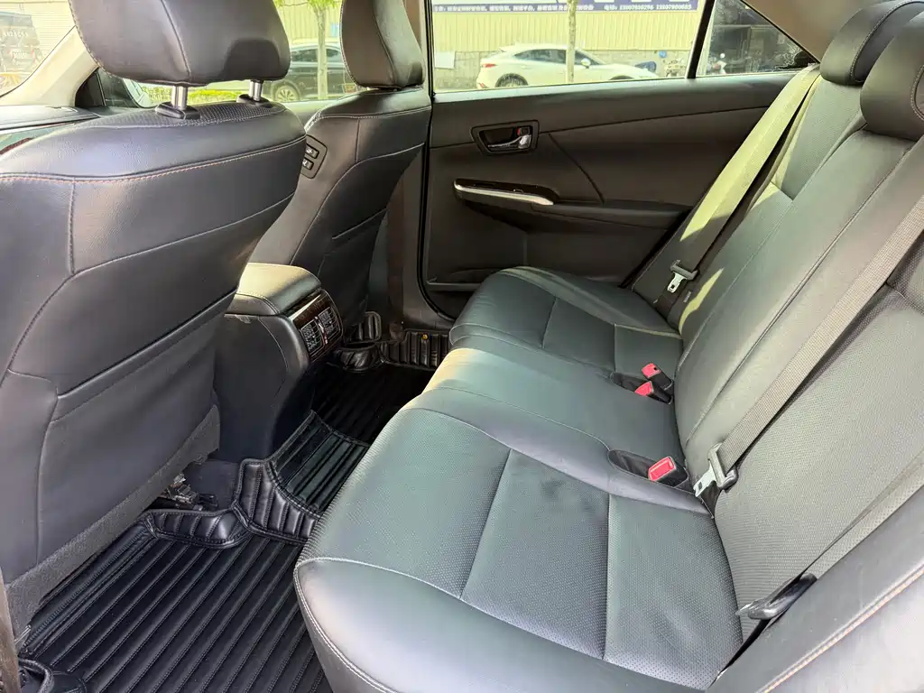 Toyota Camry 2017 — фото 10