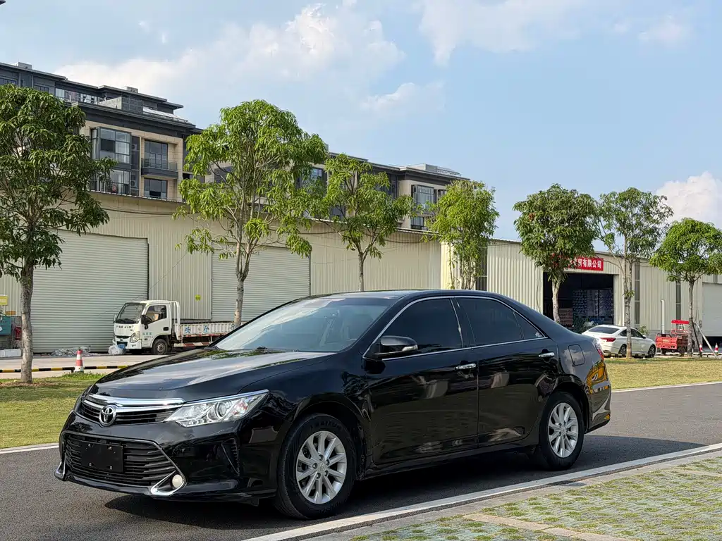 Toyota Camry 2017 — фото 49