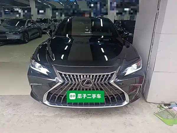 Lexus ES 2023