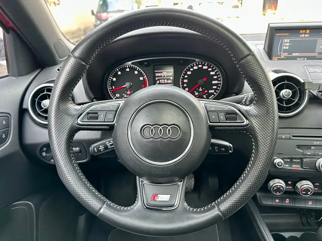 Audi A1 2014 — фото 13