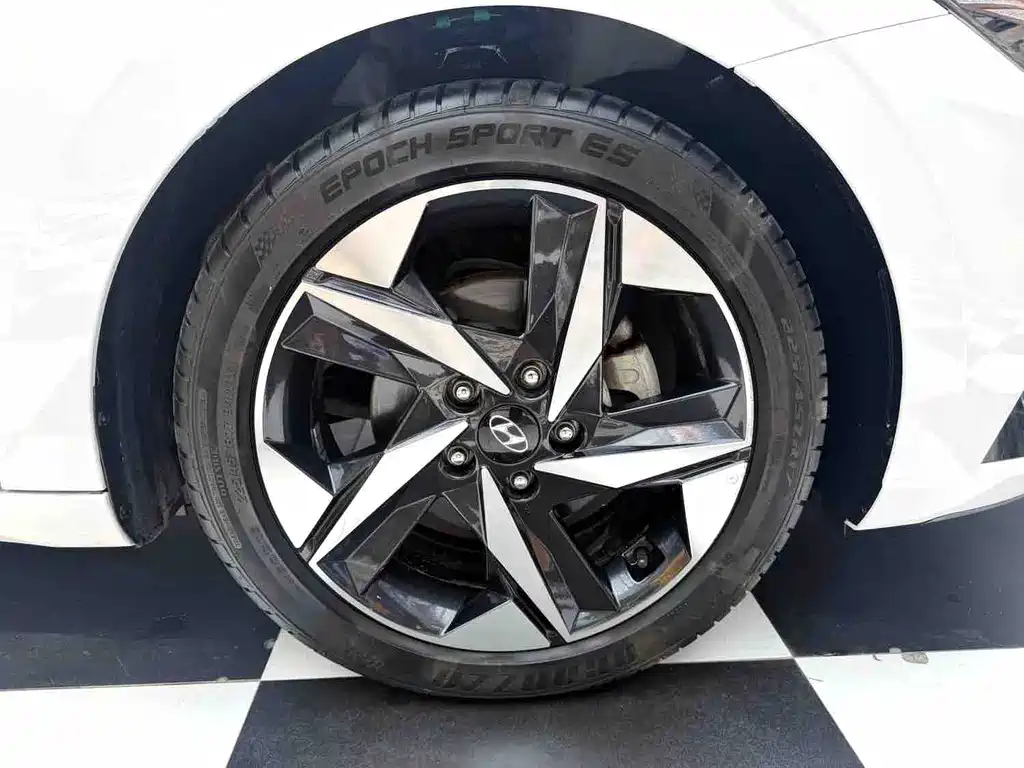 Hyundai Elantra 2023