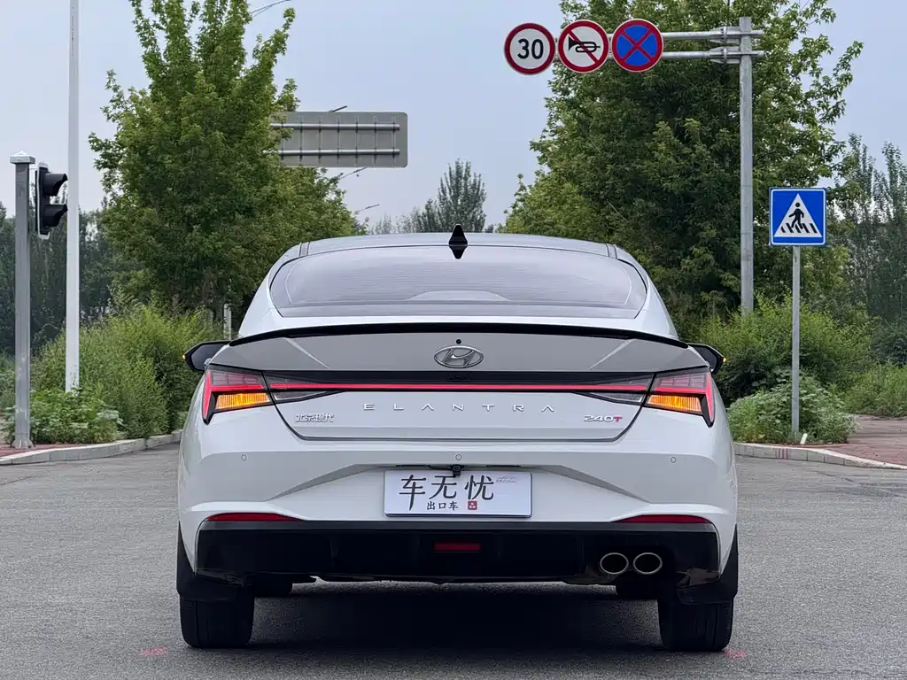 Hyundai Elantra 2023