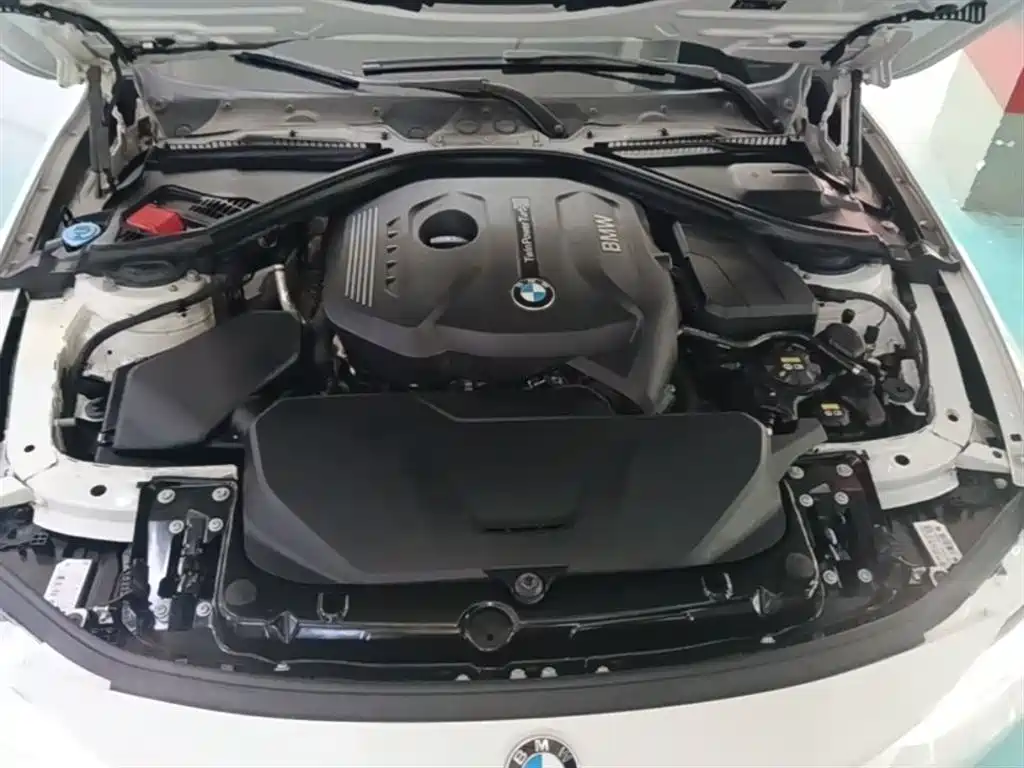 BMW 3 Series 2018 — фото 20