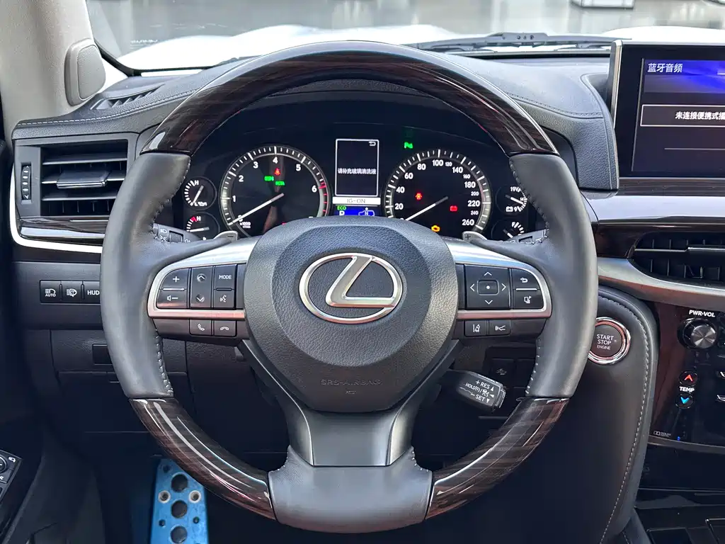 Lexus LX 2017 — фото 7