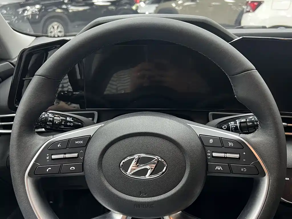 Hyundai Elantra 2022 — фото 9