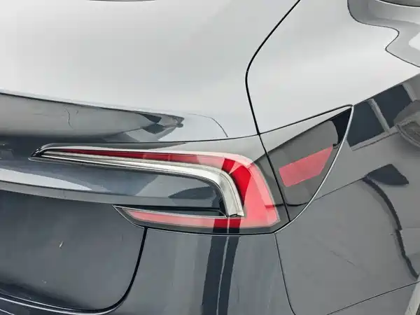Tesla Model 3 2025
