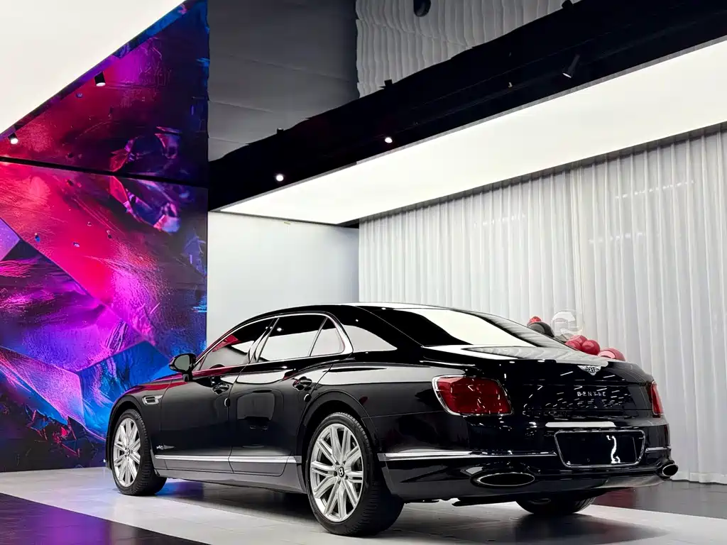 Bentley Flying Spur 2021 — фото 11
