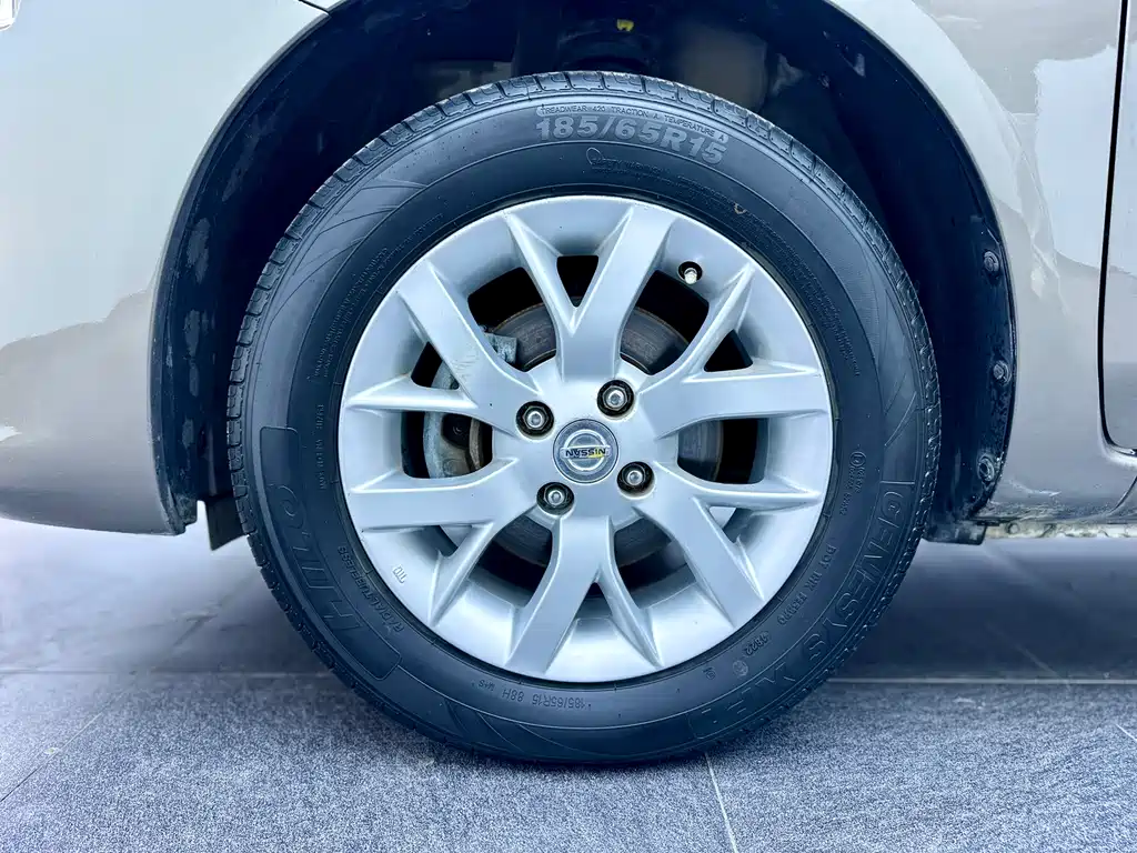 Nissan Sunny 2015 — фото 12