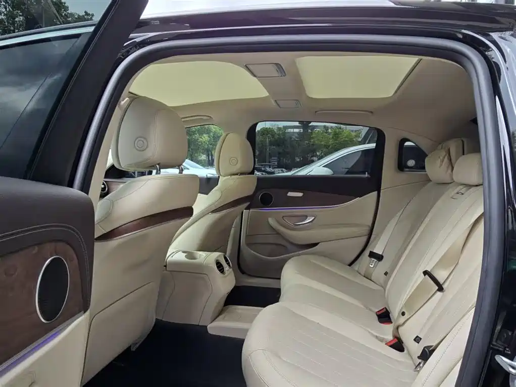 Mercedes-Benz E-Class 2020 — фото 16