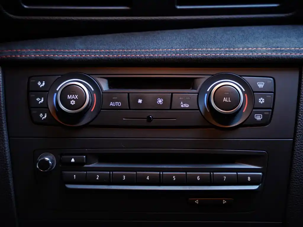 BMW 1 Series M 2012 — фото 36