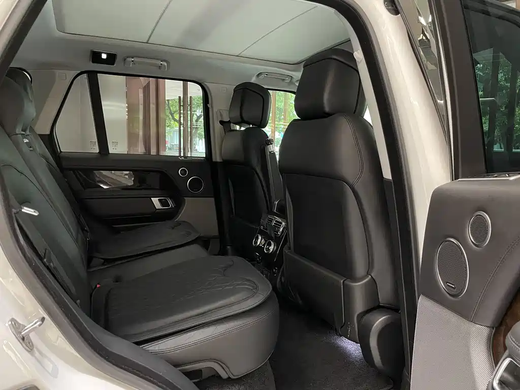Land Rover Range Rover 2021 — фото 16