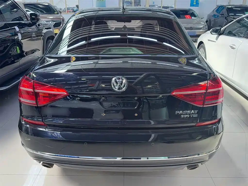 Volkswagen Passat 2017 — фото 11
