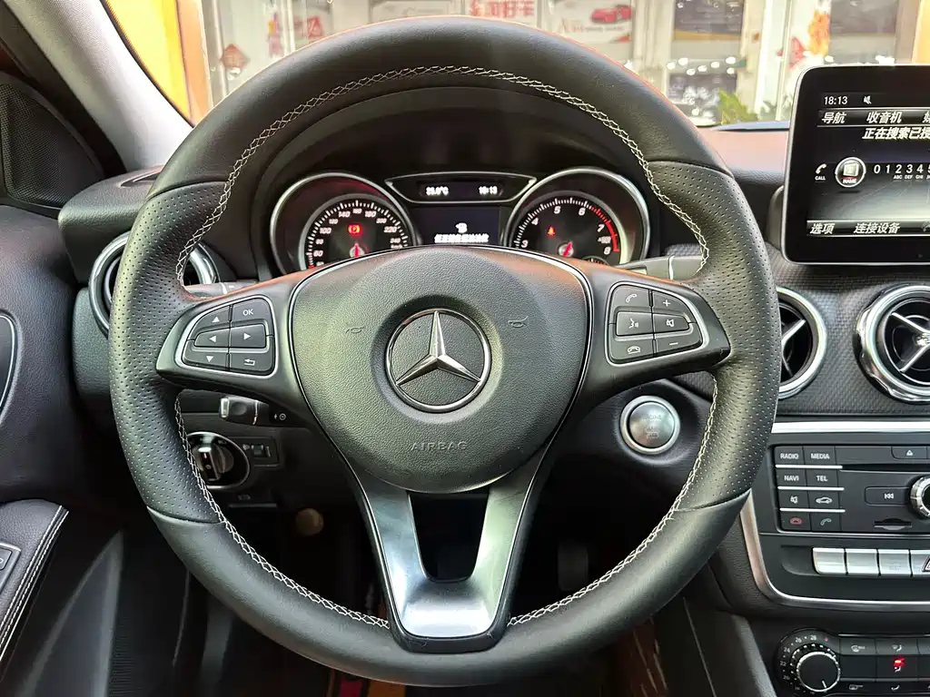 Mercedes-Benz GLA 2018 — фото 21