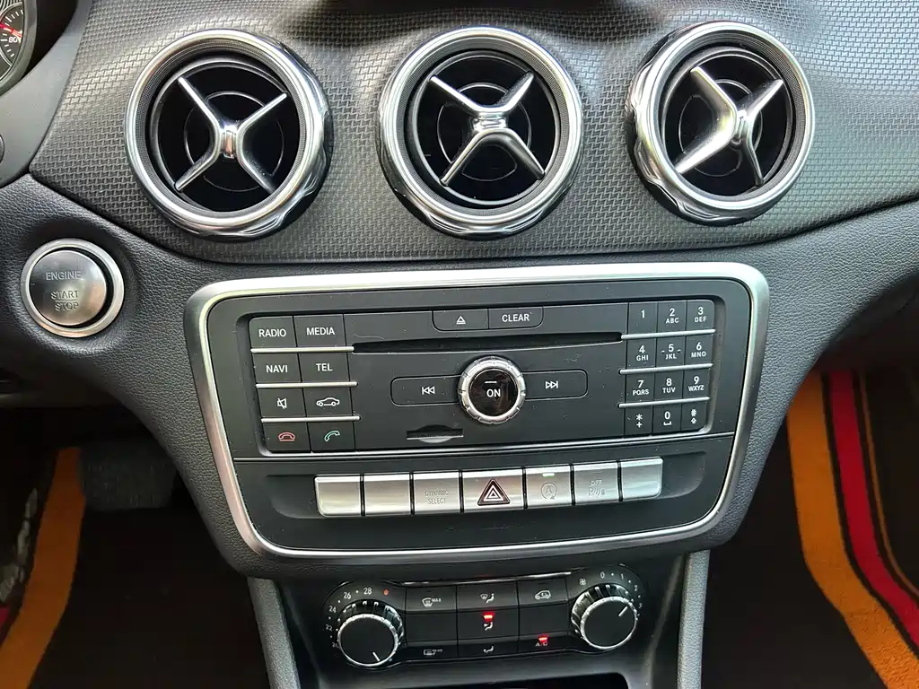 Mercedes-Benz GLA 2018 — фото 39