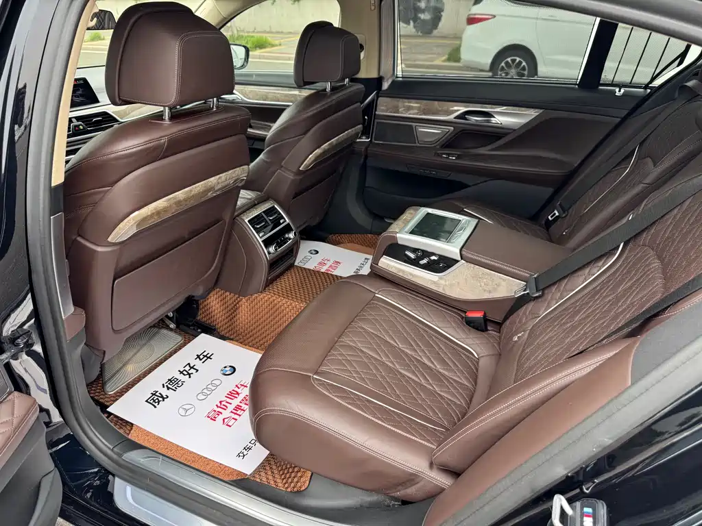 BMW 7 Series 2019 — фото 10