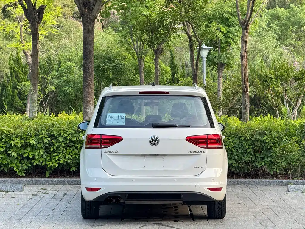 Volkswagen Touran 2018 — фото 11