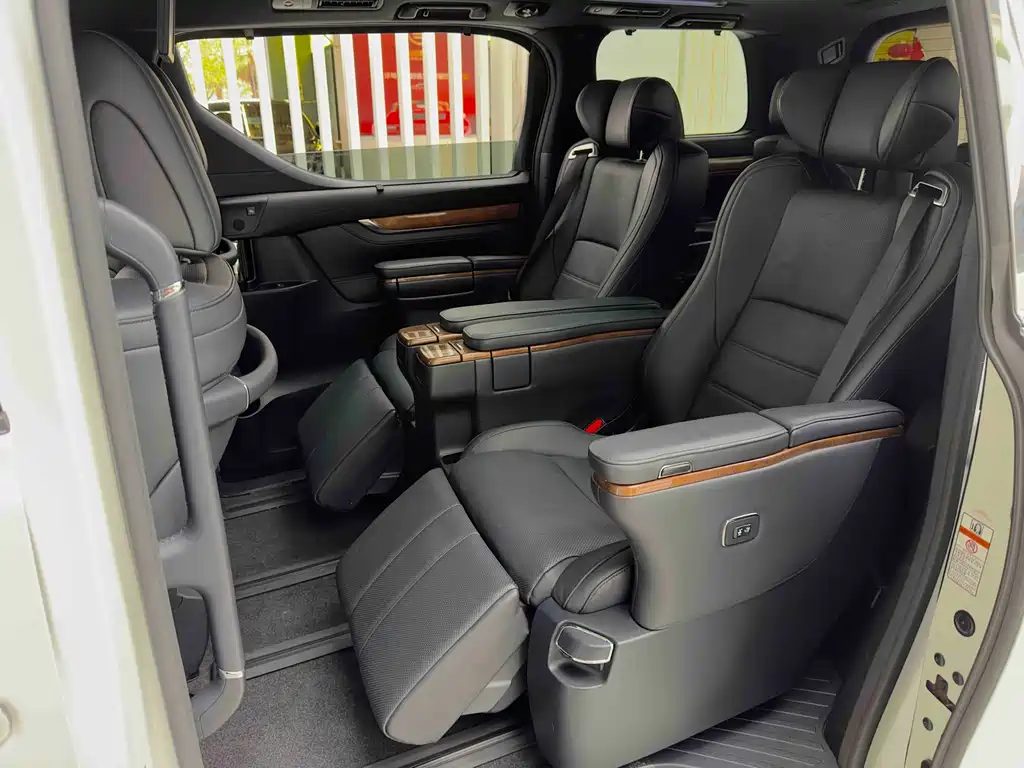 Toyota Alphard 2020 — фото 14