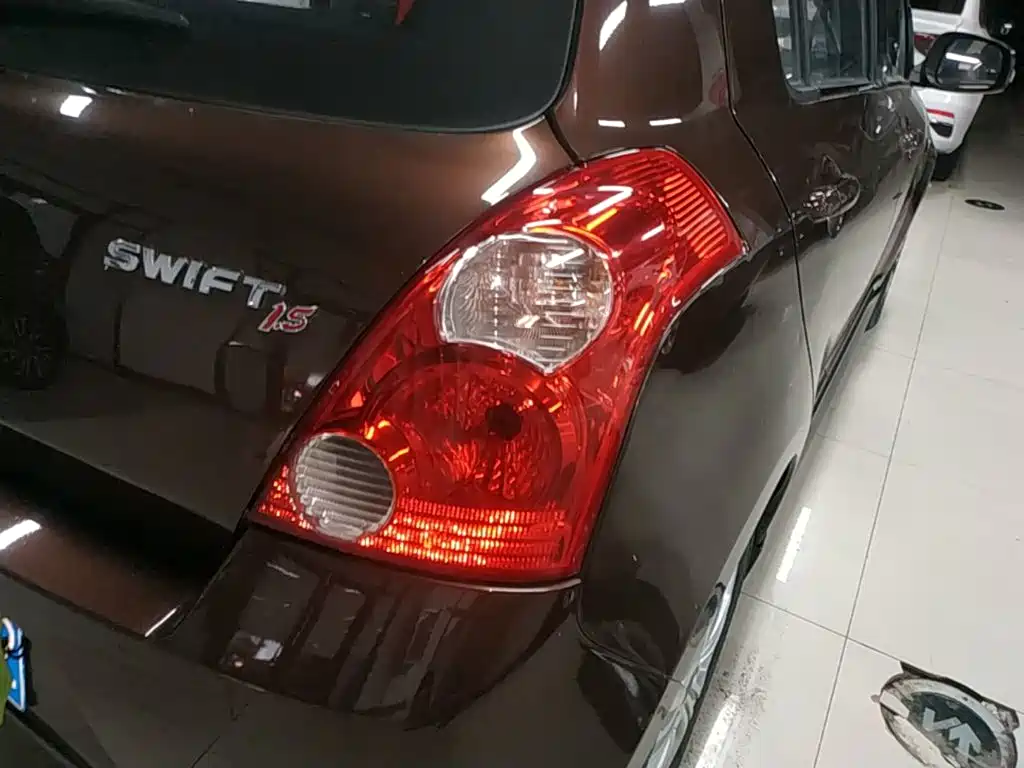 Suzuki Swift 2015 — фото 8