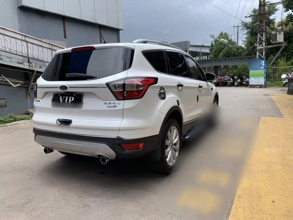 Ford Kuga 2017 — фото 11