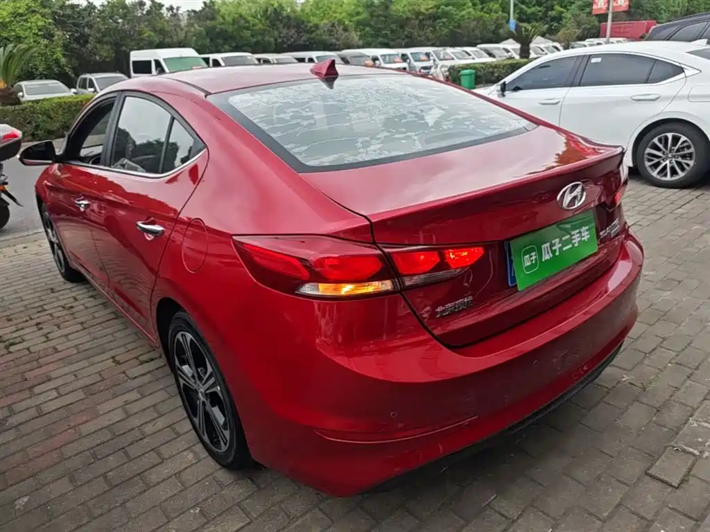 Hyundai Elantra 2018 — фото 5