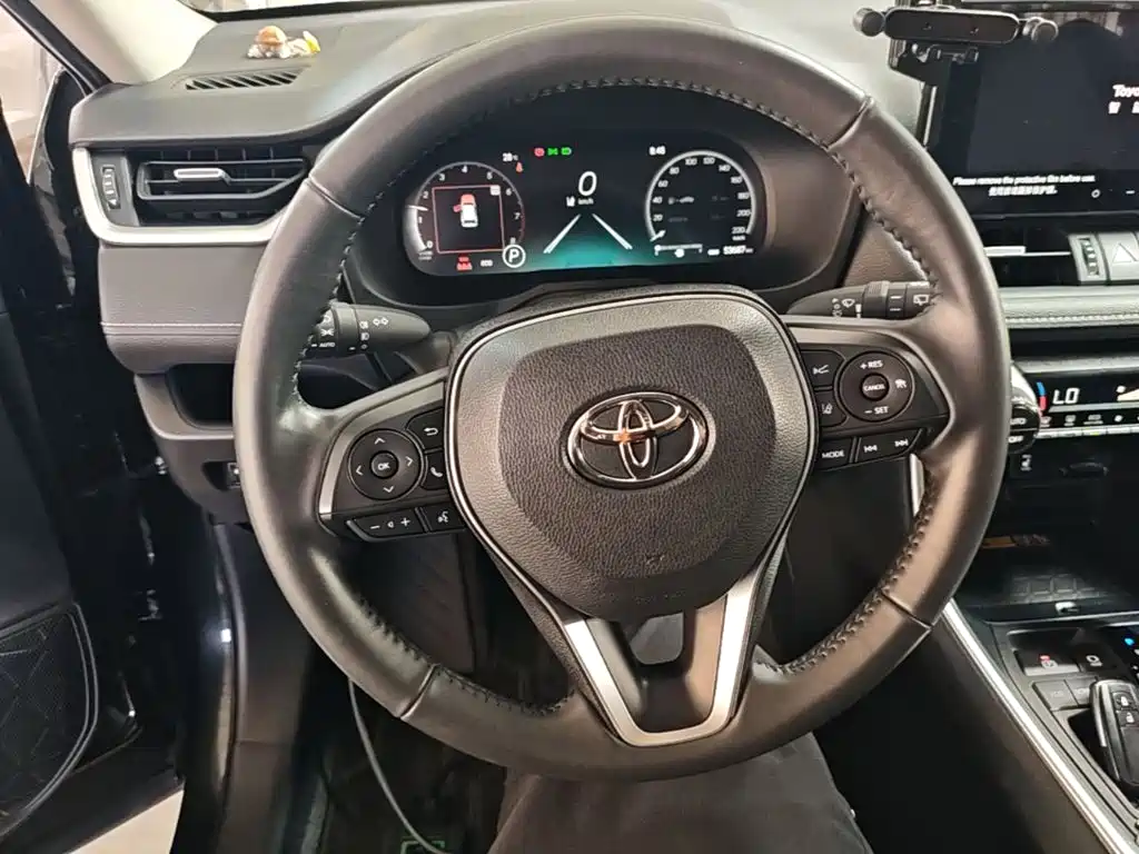 Toyota RAV4 2023 — фото 11