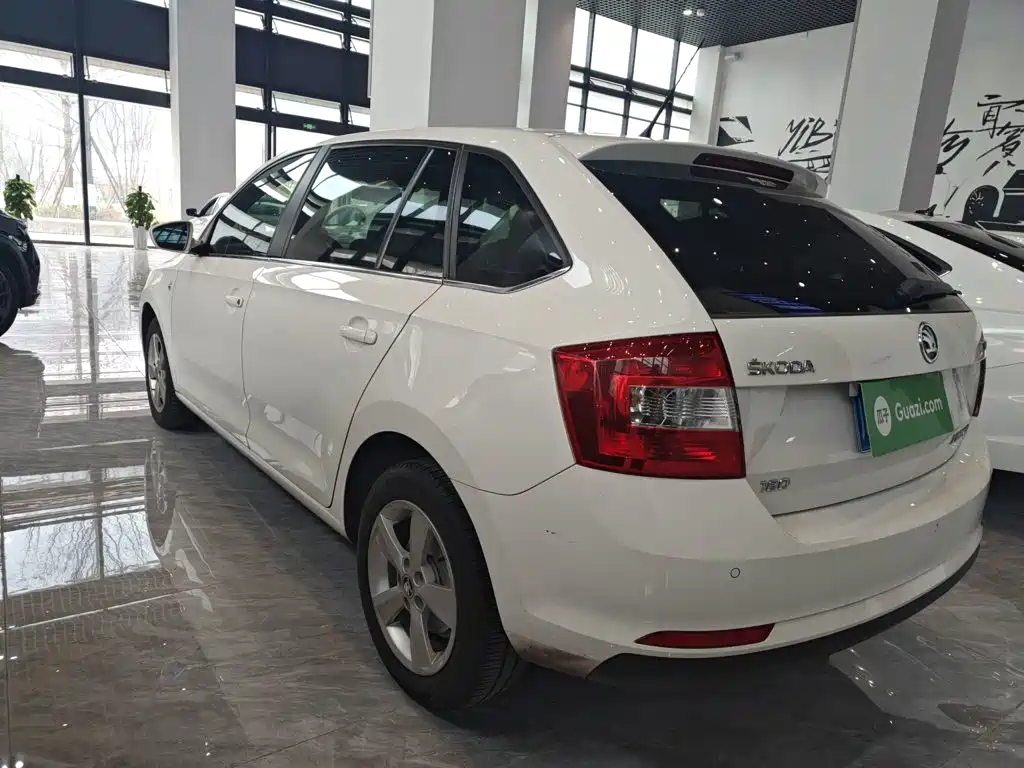 Skoda Rapid Spaceback 2016 — фото 23