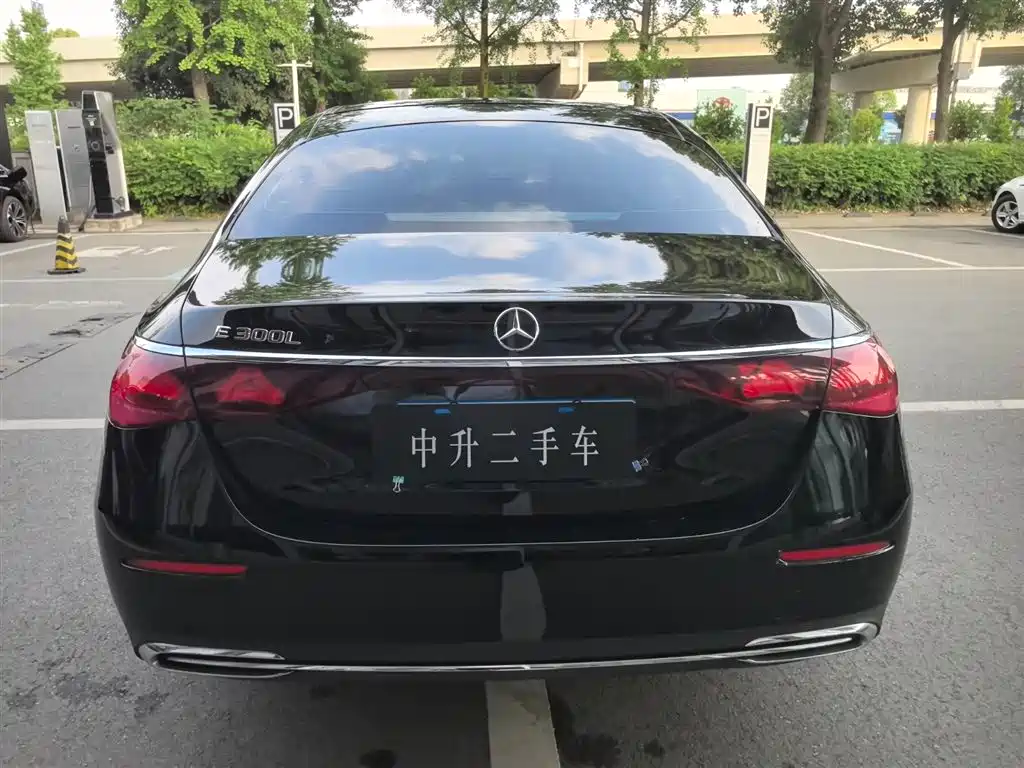 Mercedes-Benz E-Class 2024