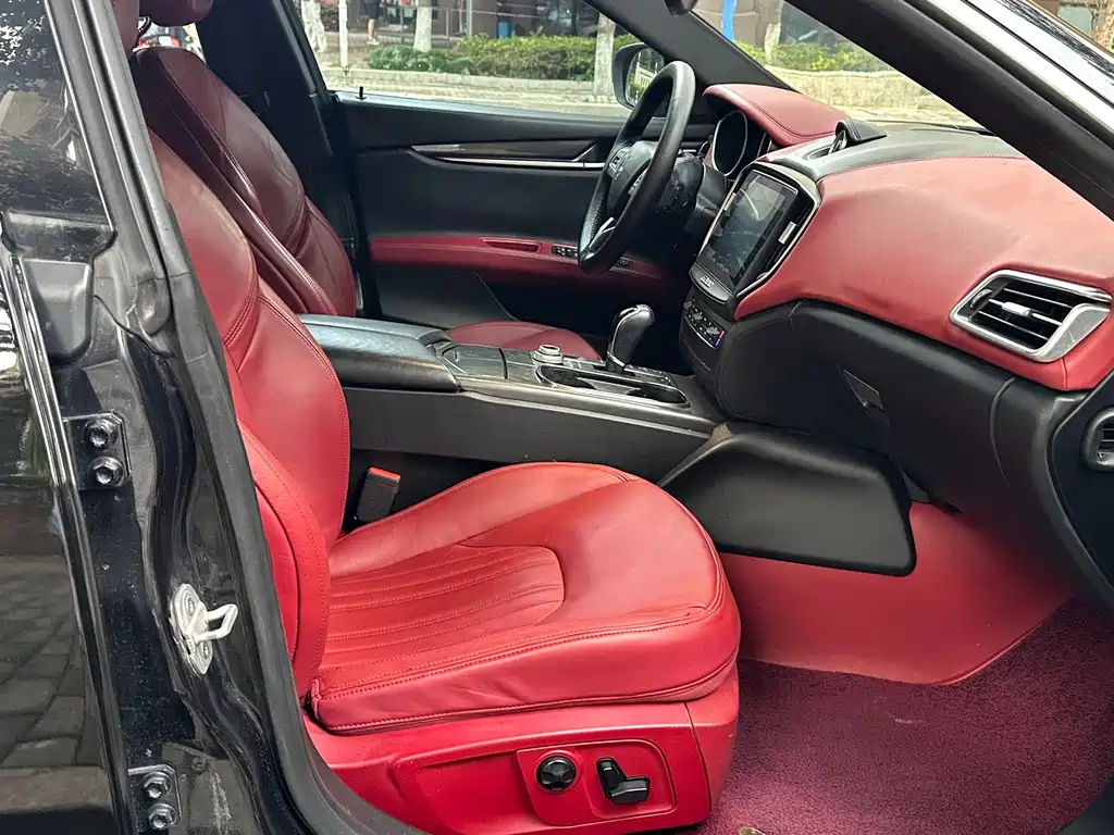 Maserati Ghibli 2017 — фото 12