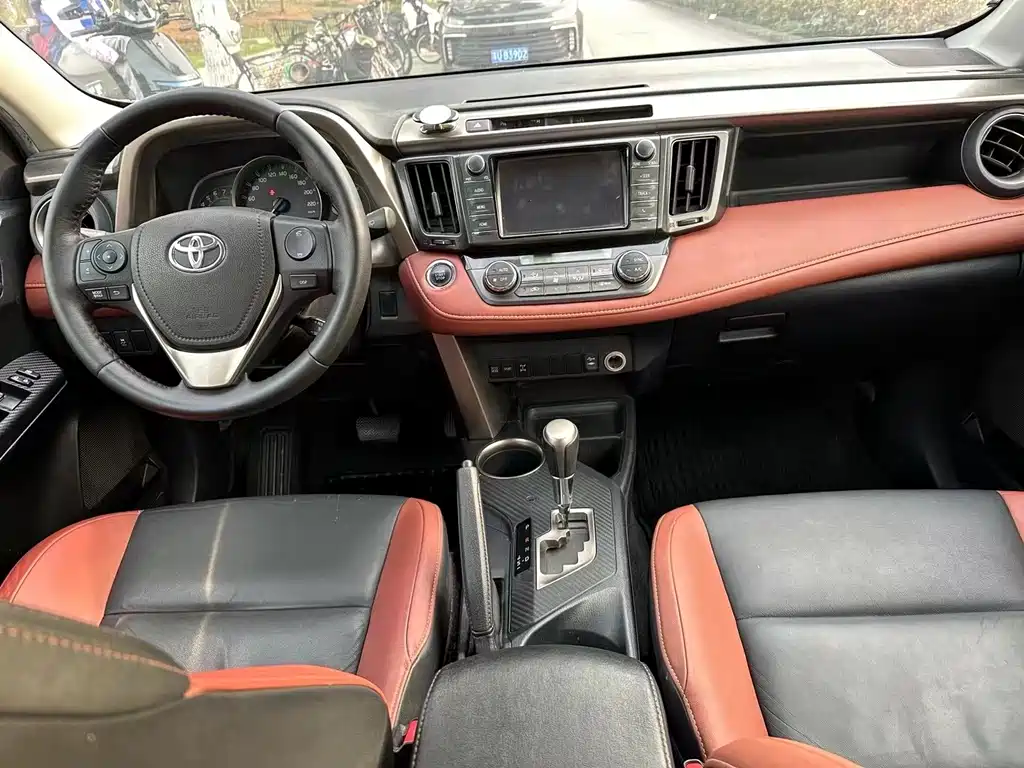 Toyota RAV4 2015 — фото 5