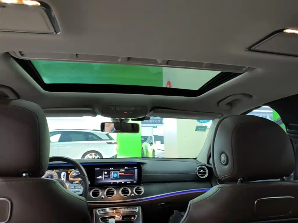 Mercedes-Benz E-Class 2019 — фото 18