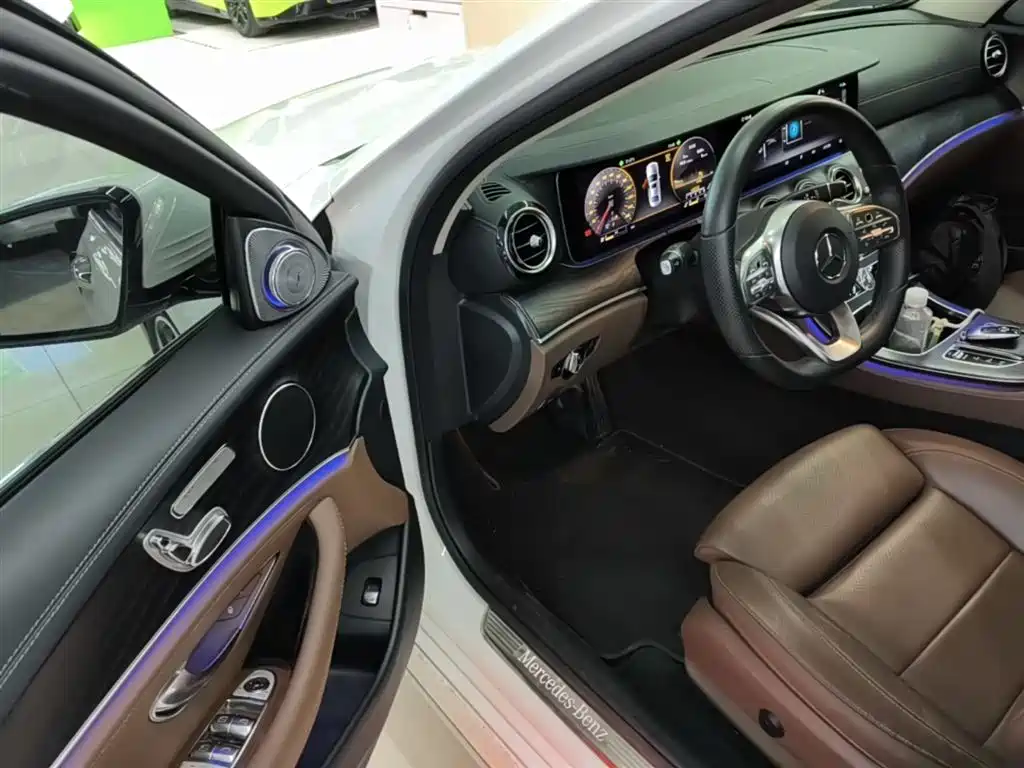 Mercedes-Benz E-Class 2019 — фото 16