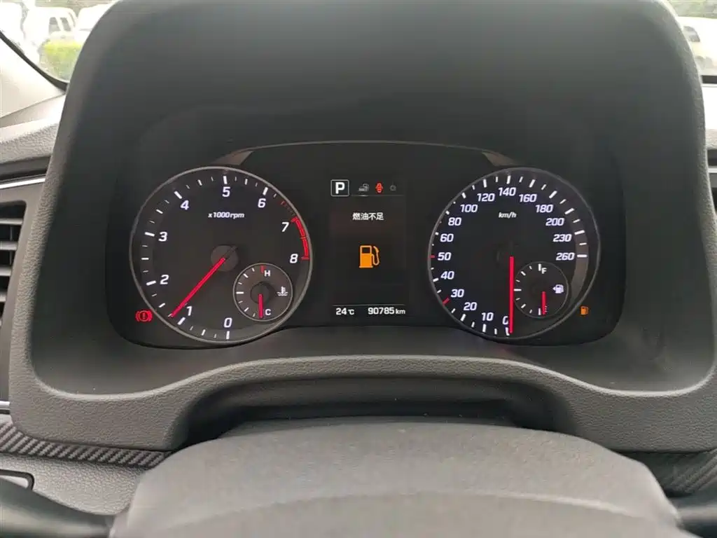 Hyundai Elantra 2018 — фото 12