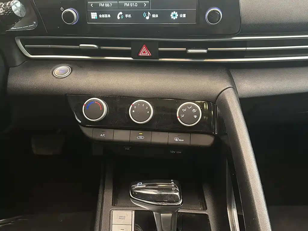 Hyundai Elantra 2023 — фото 12