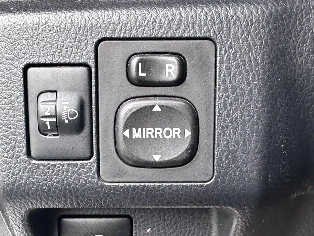 Toyota Yaris L 2018 — фото 17