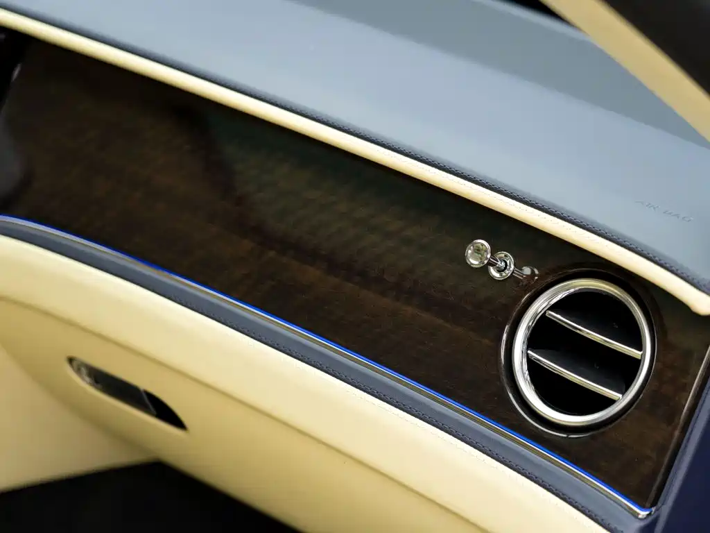 Bentley Flying Spur 2023 — фото 20