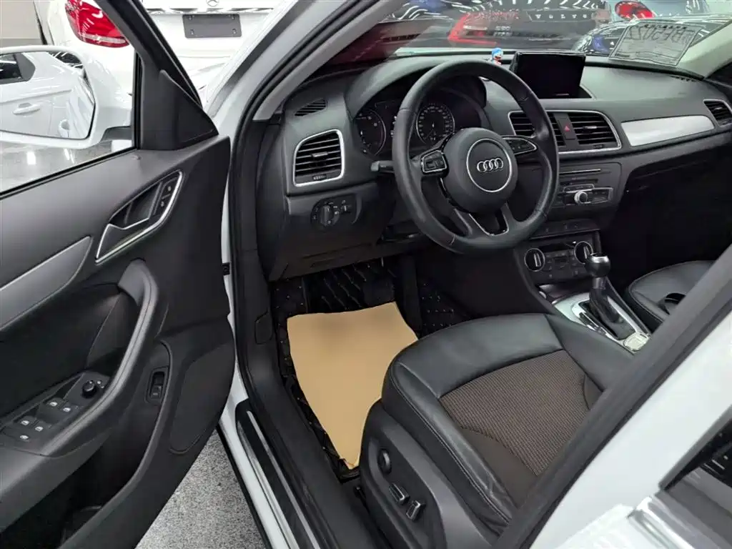 Audi Q3 2017 — фото 16