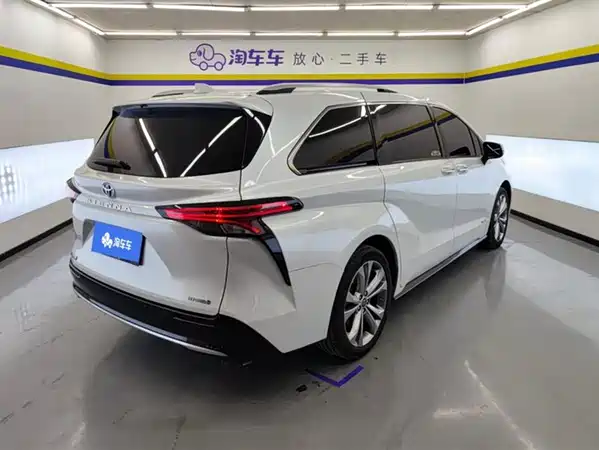 Toyota Sienna 2023