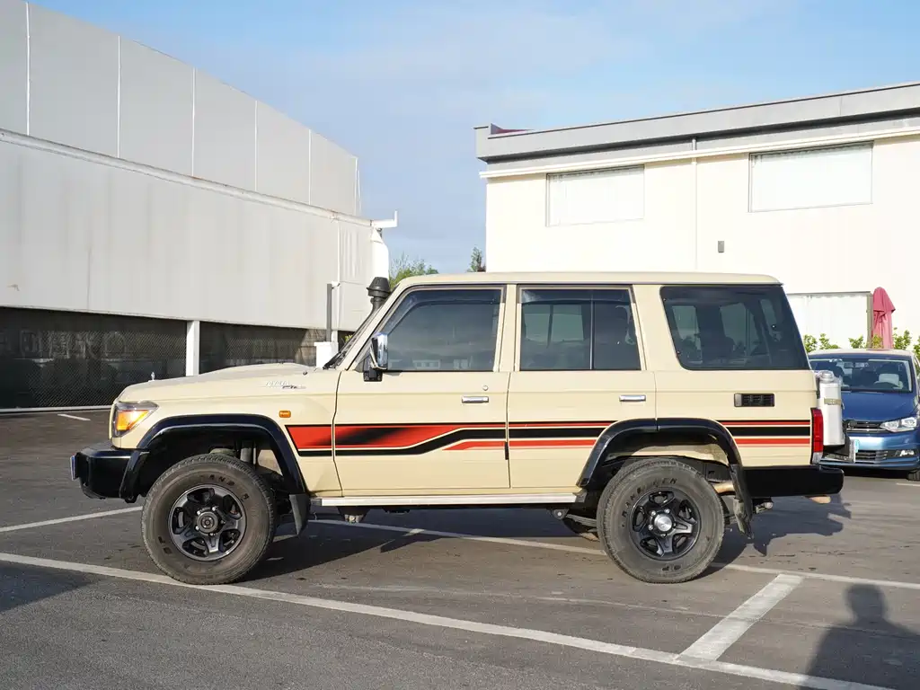 Toyota Land Cruiser 2016 — фото 24