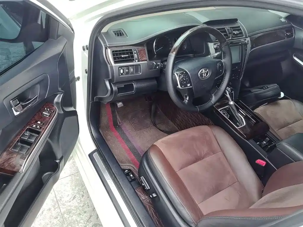 Toyota Camry 2016 — фото 16