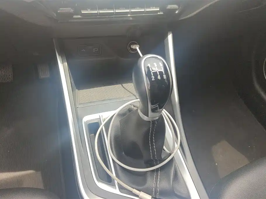 Geely Vision X3 2020 — фото 16