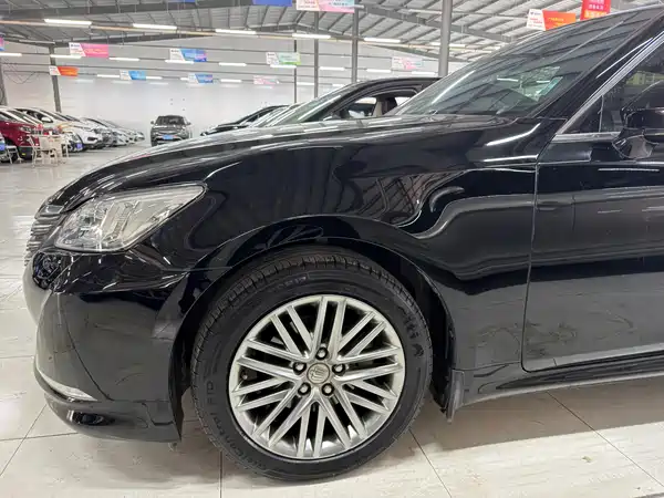 Toyota Crown 2015