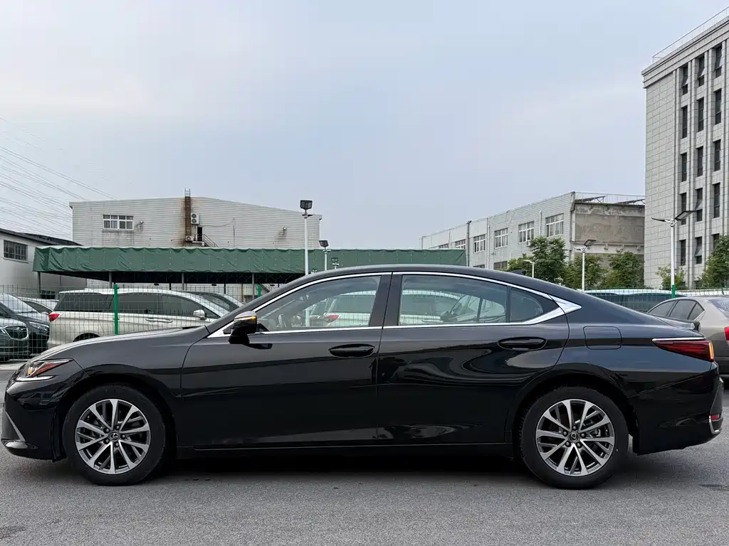 Lexus ES 2022 — фото 15
